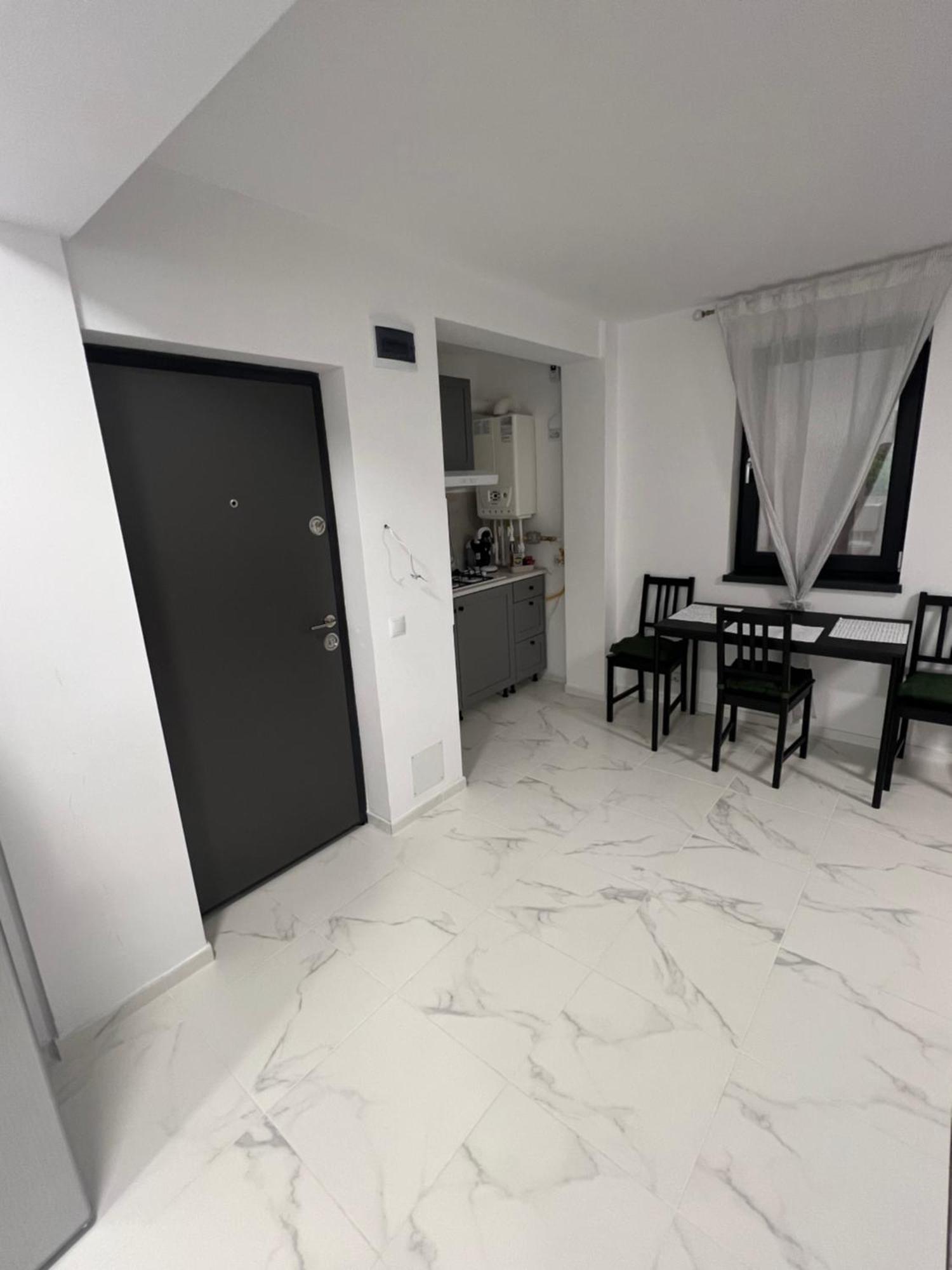 Everest 33 Ap 2 Apartment Bucharest